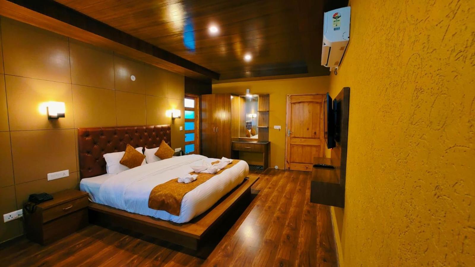 Tata Vista Resort Mall Road Manali - Centrally Heated & Air Cooled Eksteriør billede