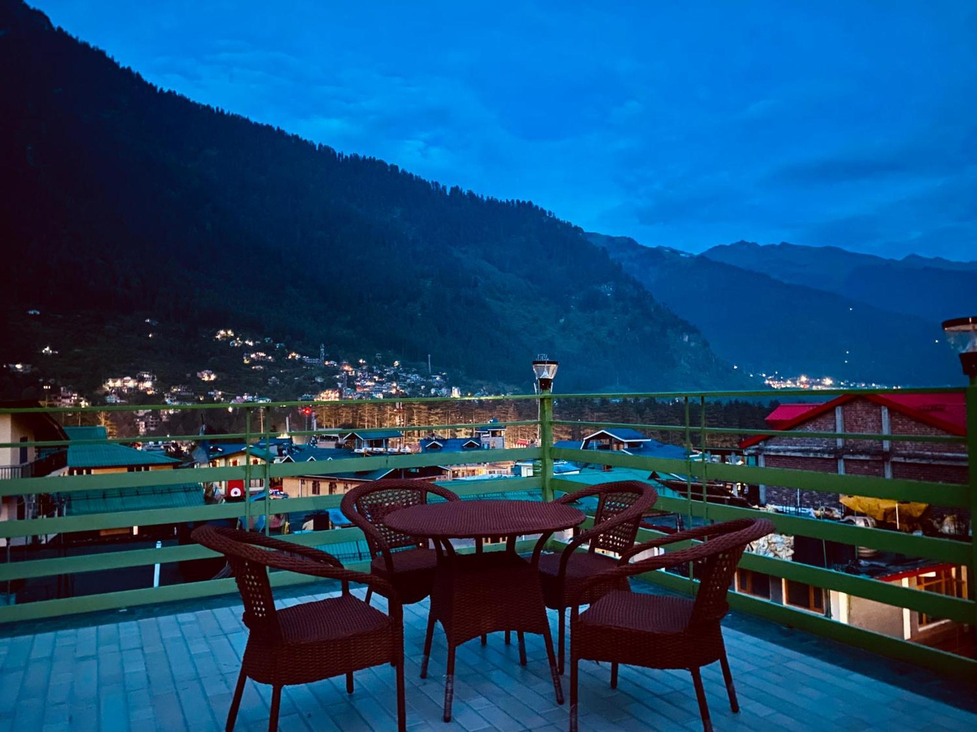 Tata Vista Resort Mall Road Manali - Centrally Heated & Air Cooled Eksteriør billede