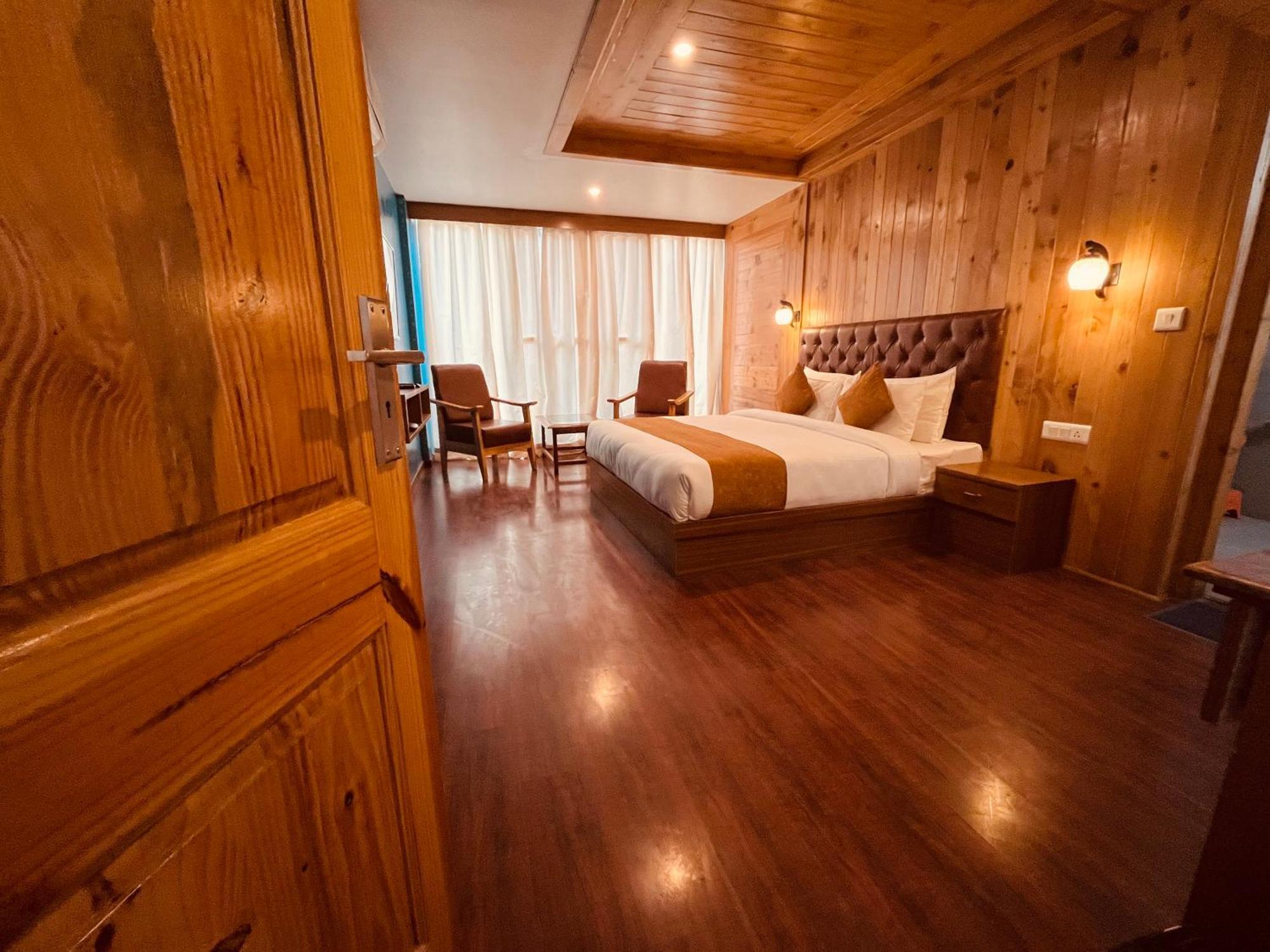 Tata Vista Resort Mall Road Manali - Centrally Heated & Air Cooled Eksteriør billede